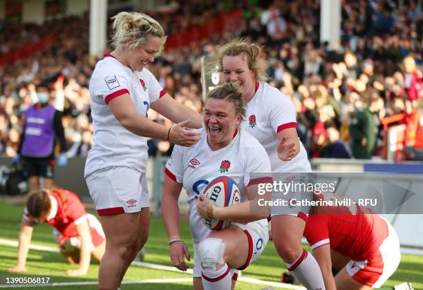 Sarah Bern of England celebrates with teammates scoring their sides sixth try during the TikTok Women's Six Nations match between England and Wales...