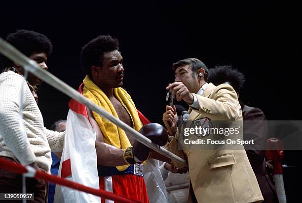 Boxing Rounds Commentator 566 Boxing Commentator Stock Photos, High-Res Pictures, and Images ...