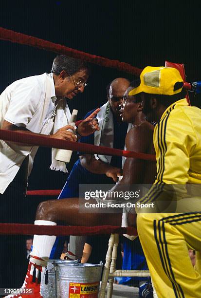 Boxing trainer Angelo Dundee, left, talks with his welterweight fighter Sugar Ray Leonard sitting in his corner in between rounds during a...