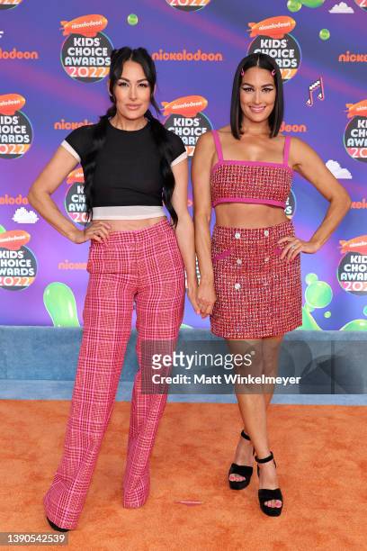 Brie Bella and Nikki Bella attends the Nickelodeon's Kids' Choice Awards 2022 at Barker Hangar on April 09, 2022 in Santa Monica, California.