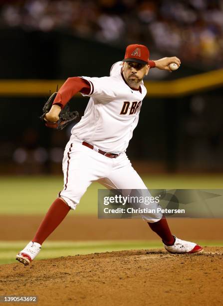 Relief pitcher Oliver Perez of the Arizona Diamondbacks pitches against the San Diego Padres during the MLB opening day game at Chase Field on April...