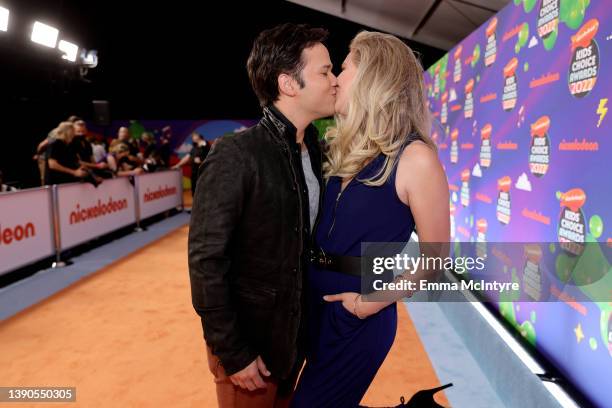 Nathan Kress and London Elise Kress attend the Nickelodeon's Kids' Choice Awards 2022 at Barker Hangar on April 09, 2022 in Santa Monica, California.