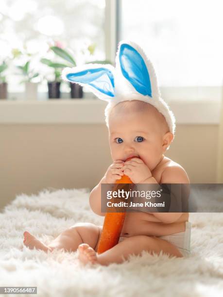 infant in bunny costume - baby bunny stockfoto's en -beelden