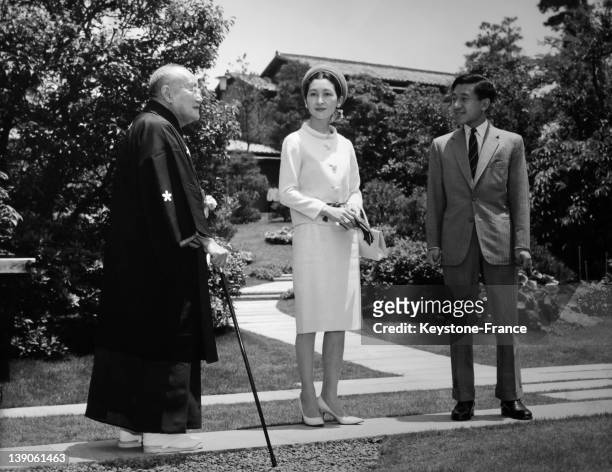 The Crown Prince Akihito of Japan and the Crown Princess Michiko visit the former Prime minister Shigeru Yoshida in his residence on June 13, 1965 in...