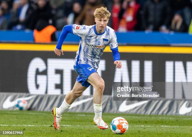 Julian Eitschberger of Hertha BSC runs with the ball during the Bundesliga match between Hertha BSC and 1. FC Union Berlin at Olympiastadion on April...