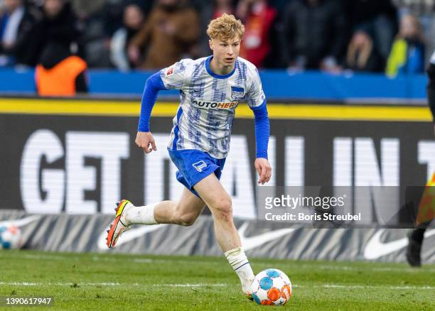 Julian Eitschberger of Hertha BSC runs with the ball during the Bundesliga match between Hertha BSC and 1. FC Union Berlin at Olympiastadion on April...