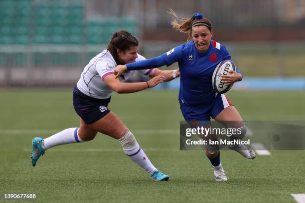 Alexandra Chanbon of France evades Lisa Thomson of Scotland during the Scotland and France Women's Six Nations match at Scotstoun Stadium on April...