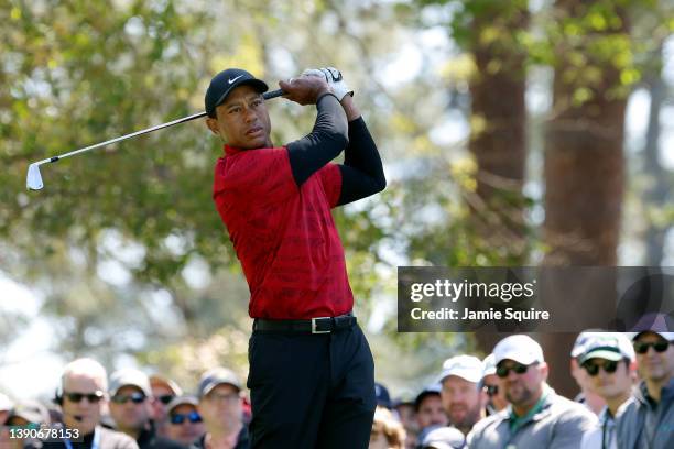 Tiger Woods plays his shot from the fourth tee during the final round of the Masters at Augusta National Golf Club on April 10, 2022 in Augusta,...