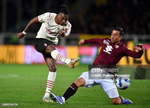 Rafael Leao of AC Milan shoots whilst under pressure from Armando Izzo of Torino FC during the Serie A match between Torino FC and AC Milan at Stadio...