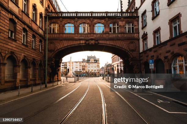 street with railroad tracks in frankfurt, germany - stadtviertel stock-fotos und bilder