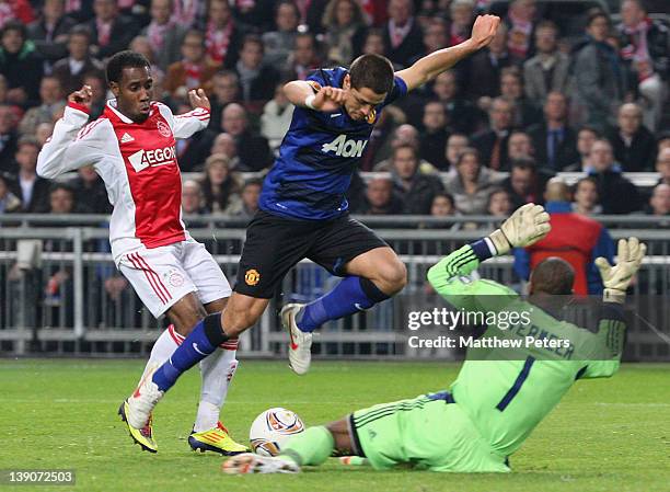 Javier "Chicharito" Hernandez of Manchester United clashes with Vurnon Anita and Kenneth Vermeer of AFC Ajax during the UEFA Europa League round of...
