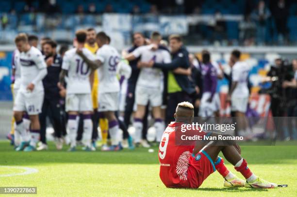 Victor Osimhen of SSC Napoli observes the ACF Fiorentina players at the end of the match during the Serie A match between SSC Napoli v ACF Fiorentina...
