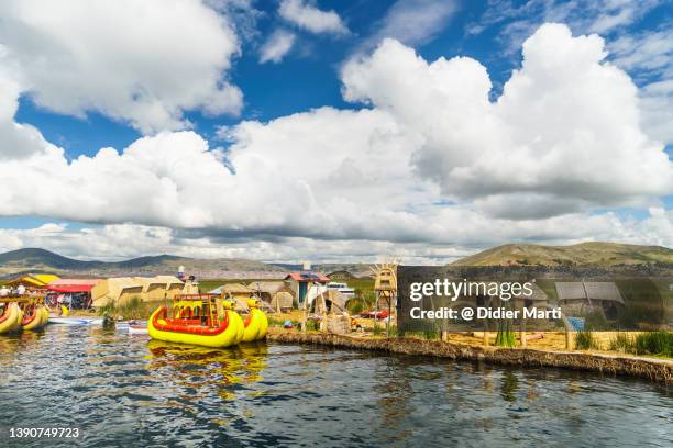 uros island, lake titicaca, peru - uroseilanden stockfoto's en -beelden