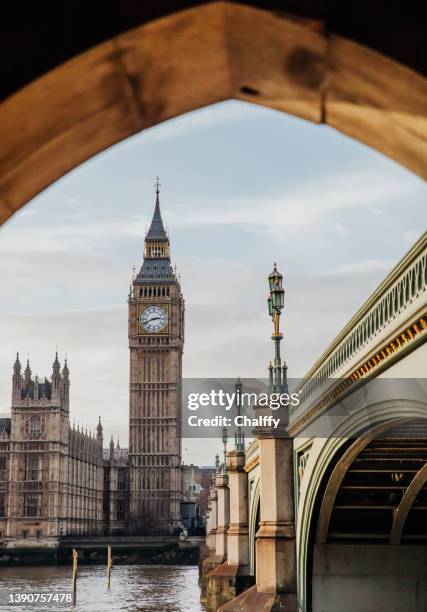 daily life in london - westminster bridge stock pictures, royalty-free photos & images