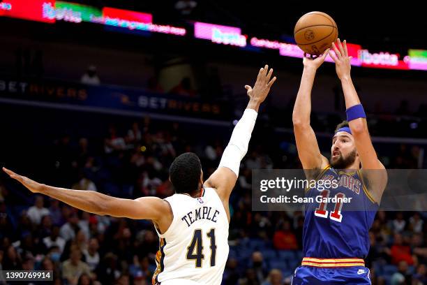 Klay Thompson of the Golden State Warriors shoots over Garrett Temple of the New Orleans Pelicans during the fourth quarter of an NBA game at...