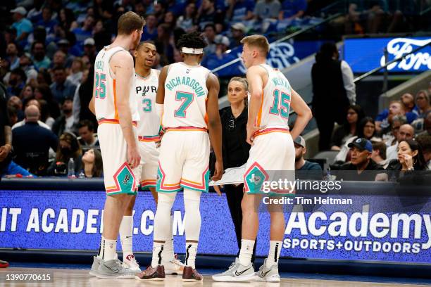 Assistant Coach Becky Hammon of the San Antonio Spurs talks to Jakob Poeltl, Keldon Johnson, Josh Richardson and Joe Wieskamp during a timeout in the...