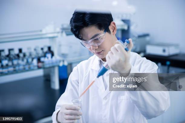 Asian Researchers 32,908 Researcher Asian Man Stock Photos, High-Res Pictures, and Images ...