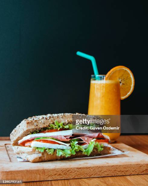 tomato cheese and veggie sandwich, sandwich and freshly squeezed orange juice for breakfast, sandwich and orange juice service at the cafe - kalkonbröst bildbanksfoton och bilder