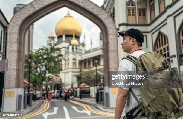 the tourists are in front of the sultan mosque in singapore. - singapore stock pictures, royalty-free photos & images