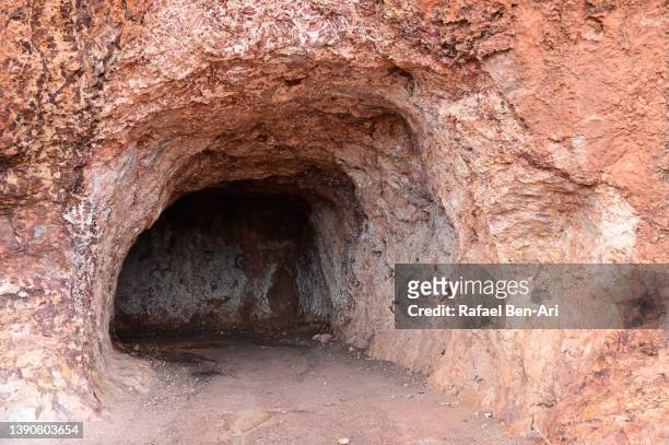 an empty cave tunnel in the outback of western australia - deep hole stock pictures, royalty-free photos & images