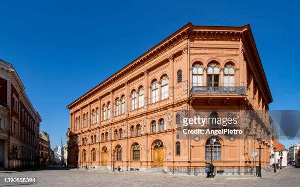 riga street scene - curtain wall facade stock pictures, royalty-free photos & images