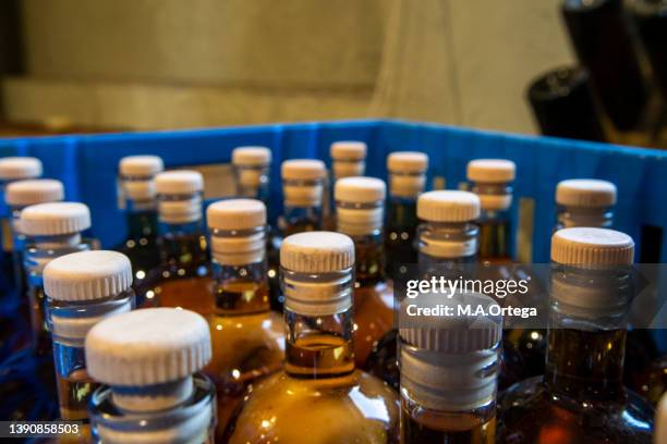 still life with bottles of apple liquor - comidas y bebidas artesanales fotografías e imágenes de stock