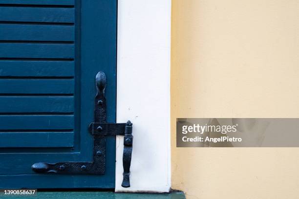 window and facade - navy blue wall stock pictures, royalty-free photos & images