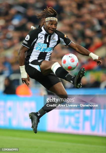Allan Saint-Maximin of Newcastle United controls the ball during the Premier League match between Newcastle United and Wolverhampton Wanderers at St....