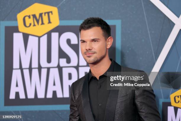 Taylor Lautner and Taylor Dome attend the 2022 CMT Music Awards at Nashville Municipal Auditorium on April 11, 2022 in Nashville, Tennessee.