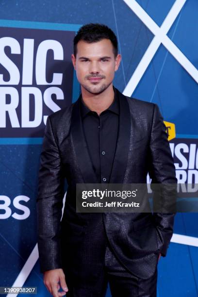 Taylor Lautner attends the 2022 CMT Music Awards at Nashville Municipal Auditorium on April 11, 2022 in Nashville, Tennessee.