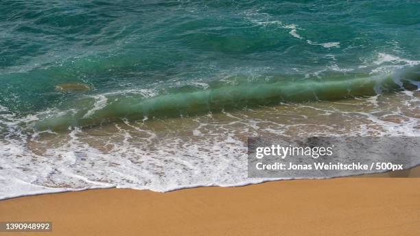 waves on the beach,high angle view of waves on shore at beach,peniche,portugal - jonas weinitschke stock pictures, royalty-free photos & images