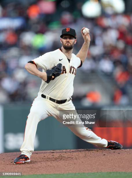 Alex Wood of the San Francisco Giants pitches against the San Diego Padres in the first inning at Oracle Park on April 11, 2022 in San Francisco,...