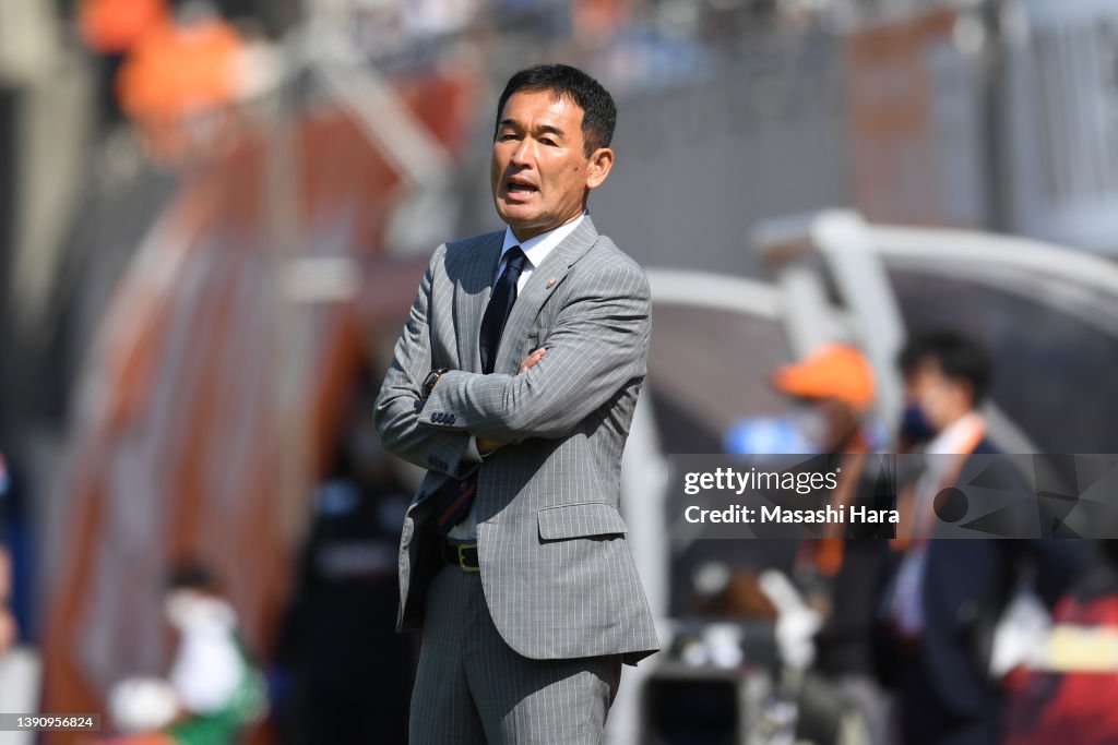 Shimizu S-Pulse v Gamba Osaka - J.LEAGUE Meiji Yasuda J1