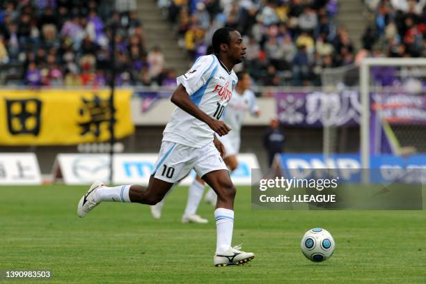 Juninho of Kawasaki Frontale in action during the J.League J1 match between Sanfrecce Hiroshima and Kawasaki Frontale at Hiroshima Big Arch on April...