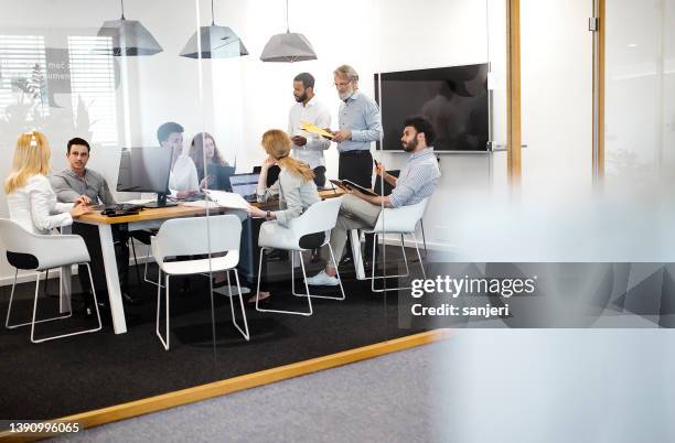 business people having a meeting - 20 to 35 year old in class stock pictures, royalty-free photos & images