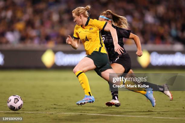 Clare Polkinghorne of the Matildas and Gabi Rennie of New Zealand Ferns compete for the ball during the International womens friendly match between...