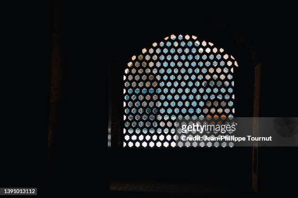 beehive shape window in the jameh mosque of isfahan, iran - masjid jami isfahan iran stock pictures, royalty-free photos & images