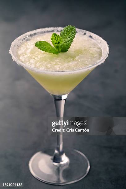 lime daiquiri on black background - daiquiri stock pictures, royalty-free photos & images
