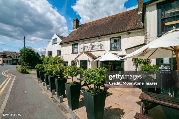 the cricketers inn at meopham in kent, england - british pub stock pictures, royalty-free photos & images