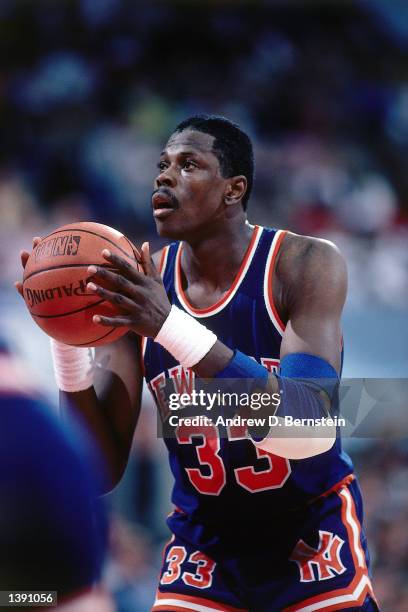 Patrick Ewing of the New York Knicks shoots against the Los Angeles Clippers during an NBA game in Los Angeles, California. NOTE TO USER: User...