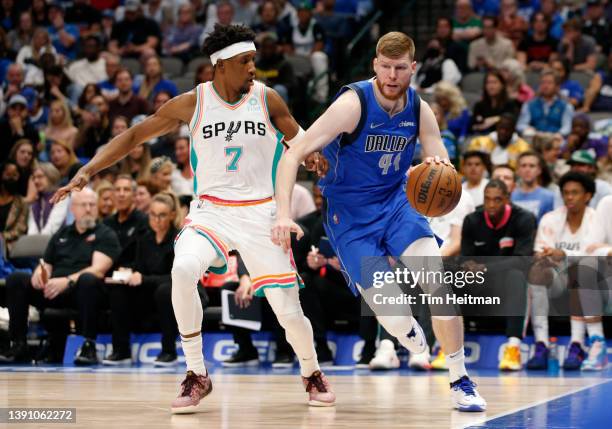 Davis Bertans of the Dallas Mavericks drives to the basket against Josh Richardson of the San Antonio Spurs at American Airlines Center on April 10,...