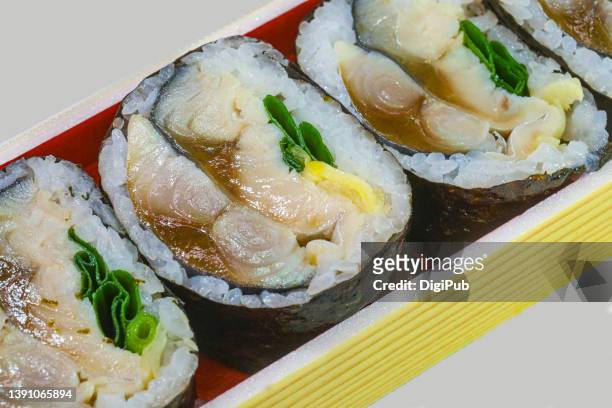 kink-saba, kinka mackerel sushi - saba sushi stockfoto's en -beelden