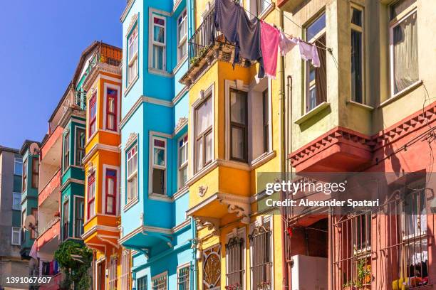 multicolored vibrant houses on the street in balat neighbourhood, istanbul, turkey - istanbul stock-fotos und bilder