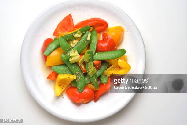 beans and bell peppers recipe,directly above shot of salad in plate on white background - bell pepper stock-fotos und bilder