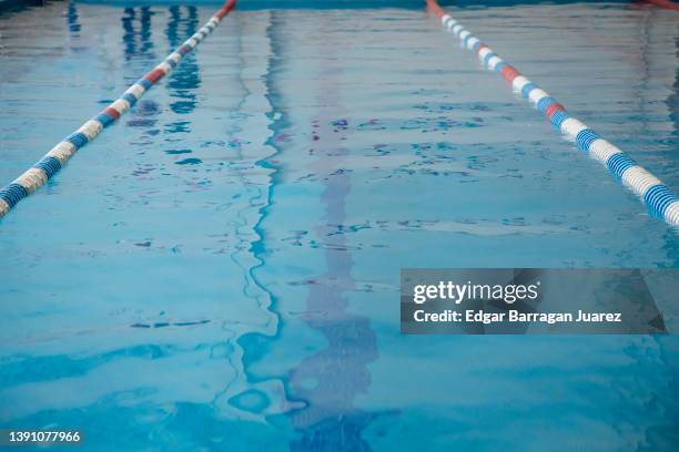 pool with swimming lane - swimming pool texture stockfoto's en -beelden