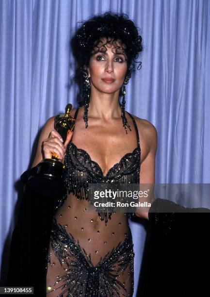 Singer/Actress Cher attends the 60th Annual Academy Awards on April 11, 1988 at Shrine Auditorium in Los Angeles, California.