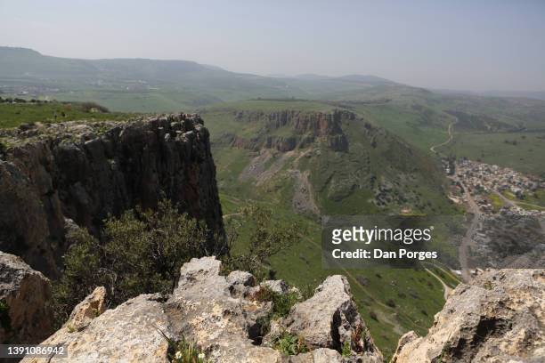 dolomite rocks, a cliff, wadi hamam and the lower galilee from mt. arbel - galillee stock pictures, royalty-free photos & images