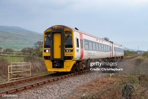 trasporto per il galles classe 158 dmu treno - monti cambriani foto e immagini stock