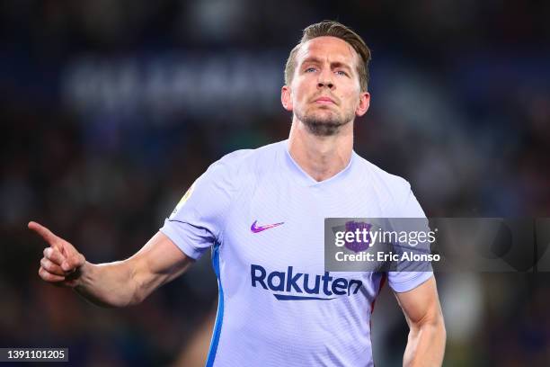 Luuk de Jong of FC Barcelona celebrates scoring his side's 3rd goal during the La Liga Santander match between Levante UD and FC Barcelona at Ciutat...