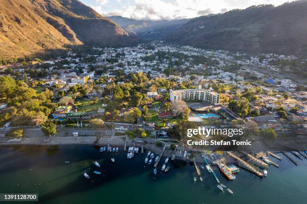 panajachel on lake atitlan in guatemala during sunrise - panajachel stockfoto's en -beelden